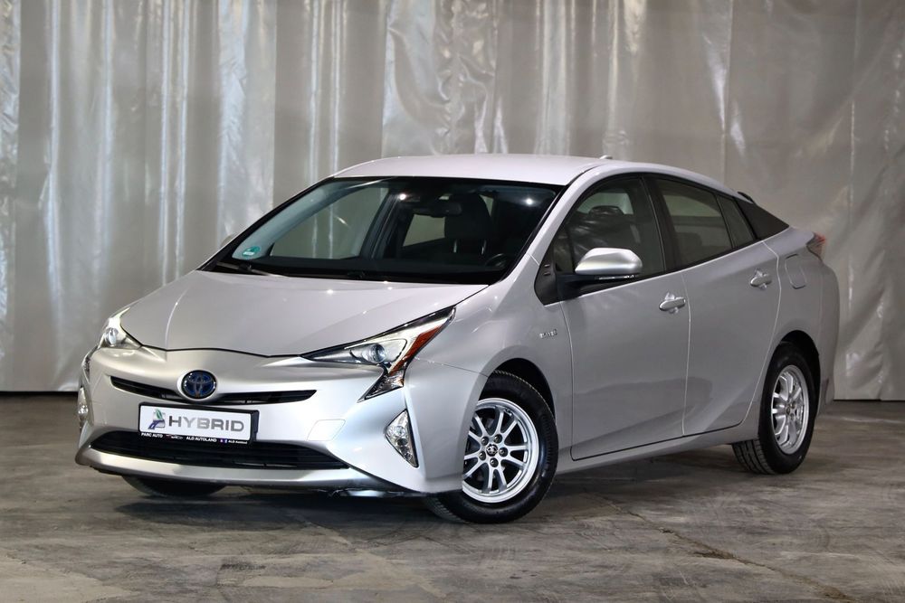 Toyota Prius Hybrid * Faruri si stopuri LED * Incalzire scaune * Navigatie *Keyless