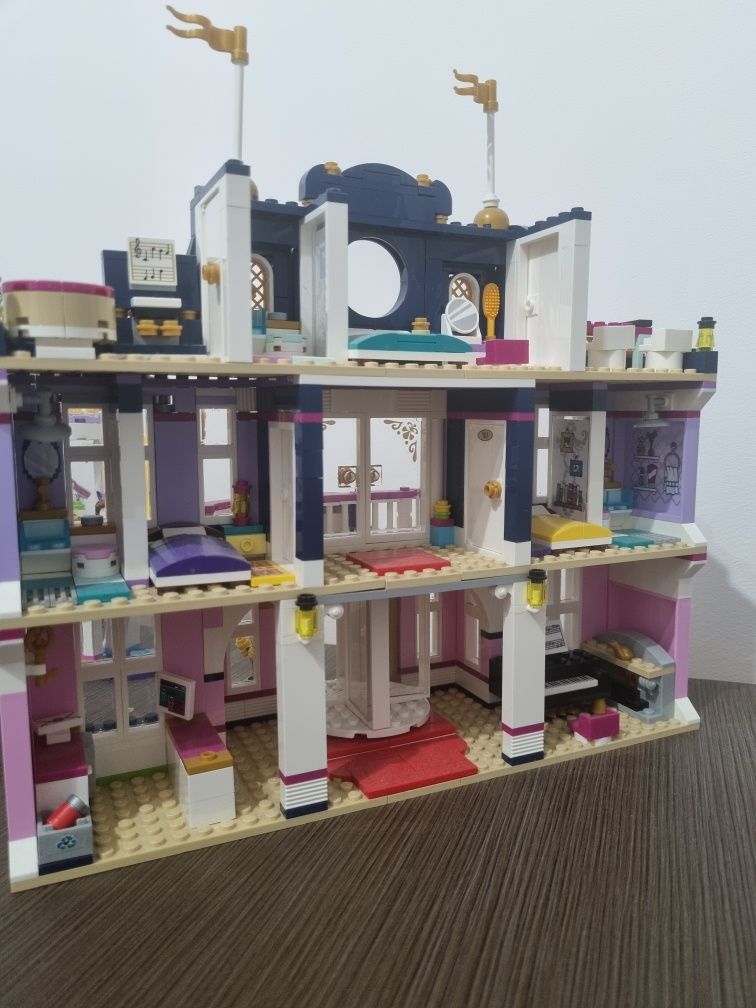 Vând Lego Friends