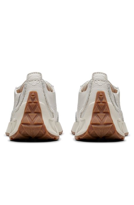 Спортни обувки Clarks