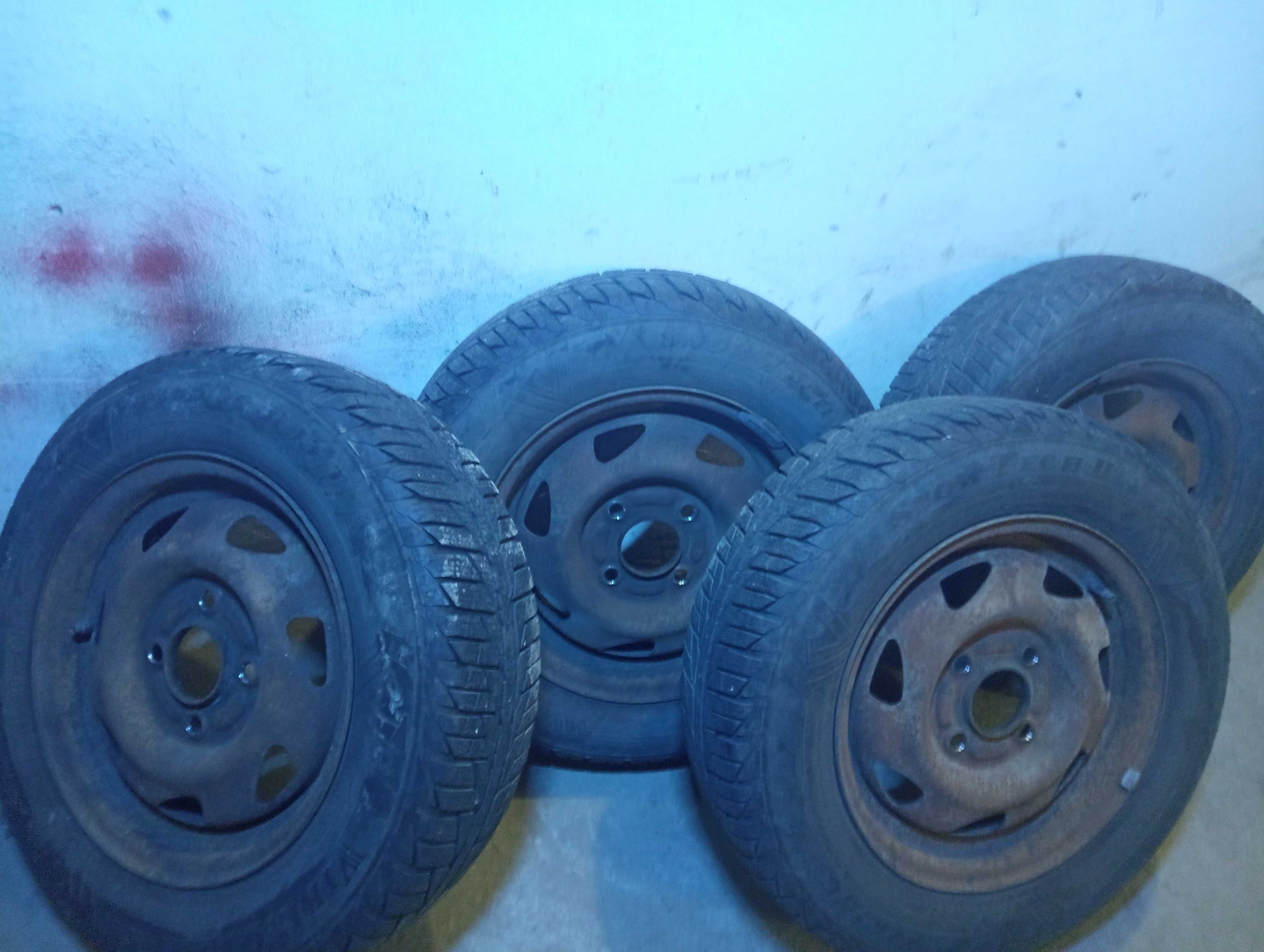 4 бр зимни гуми 165/70/13 VIKING SNOW TECH  с железни джанти и тасове