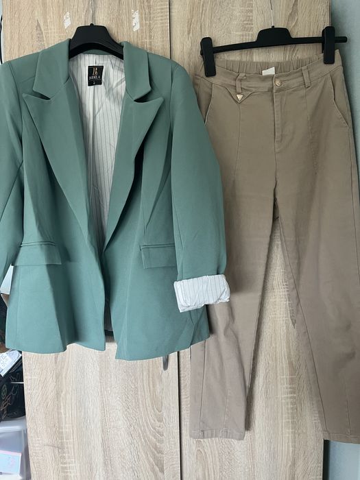 Бежово издължено сако, кафяв клин/панталон