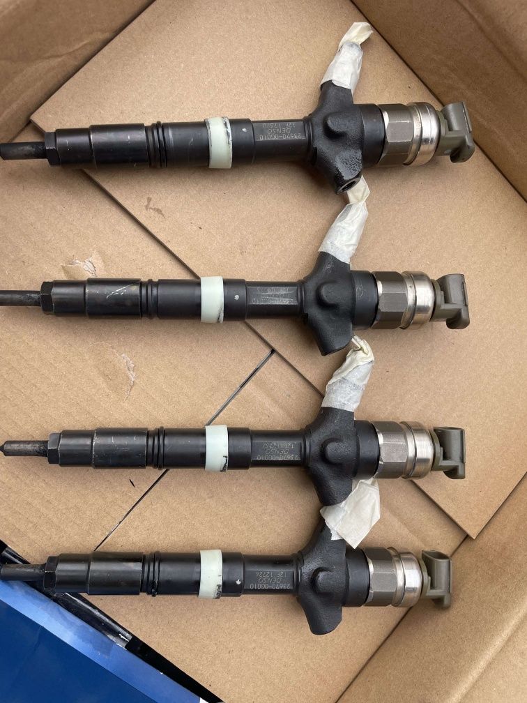 Injectoare Toyota Avensis