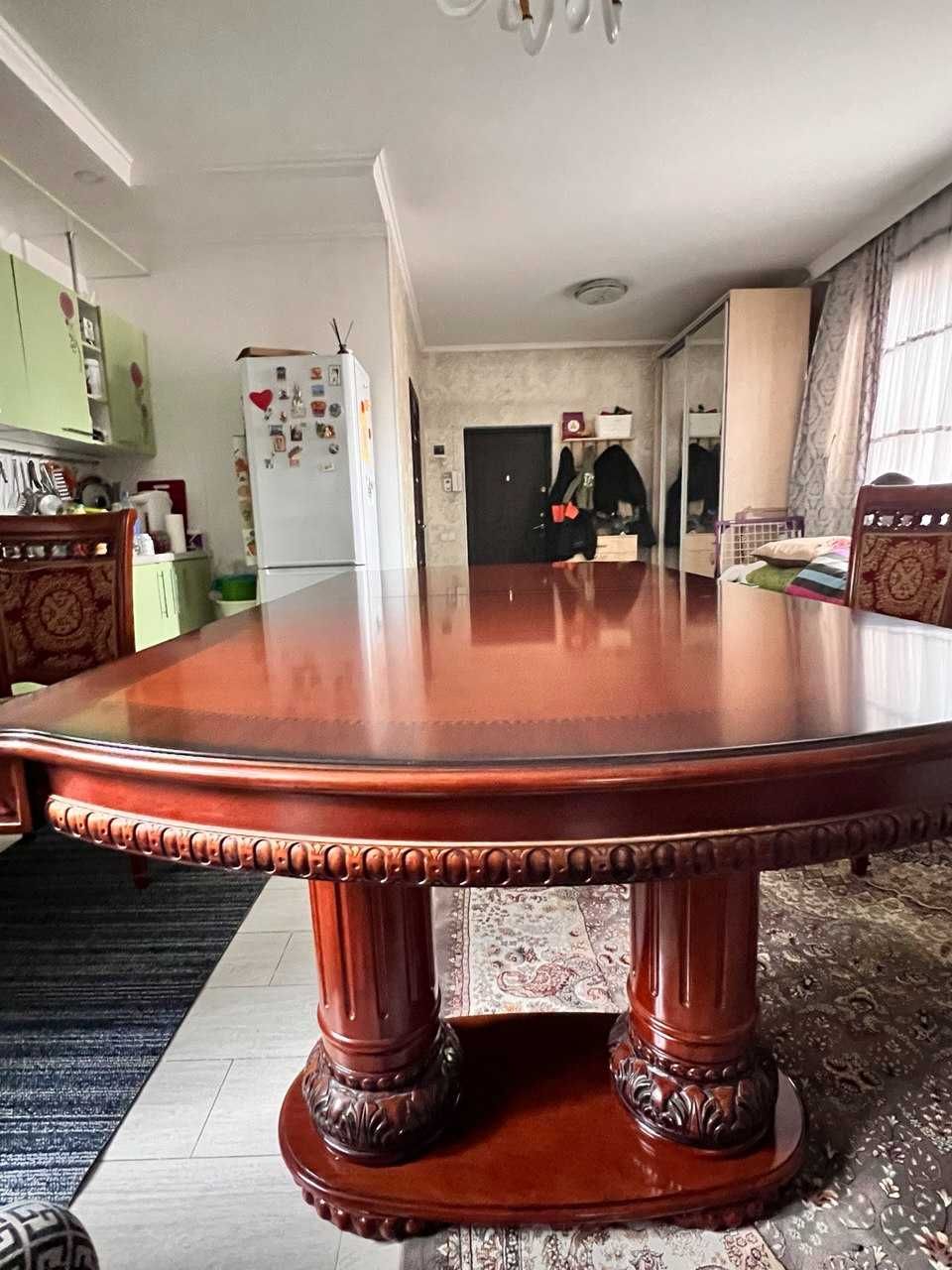Продается стол со стульями