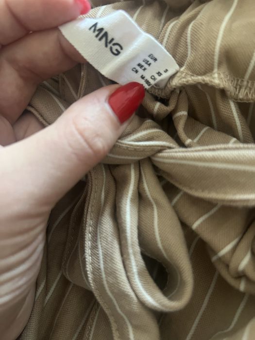 Къси раирани панталонки с ластик на талията и колан