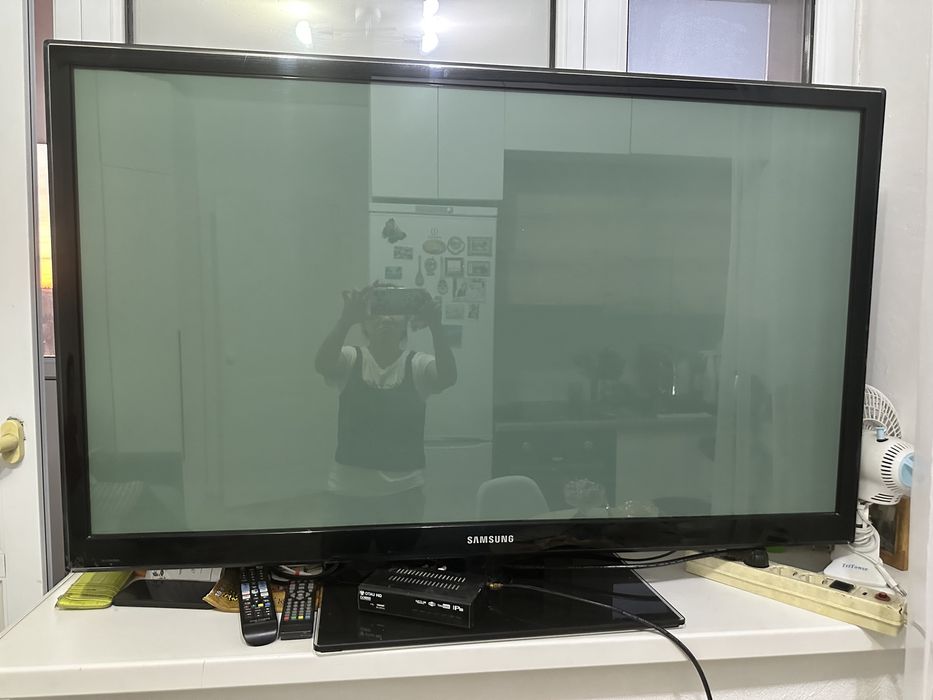 Телевизор samsung 70/120 , срочно