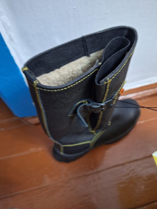 Продам сапоги рабочие рр 41 и 43 спецодежда