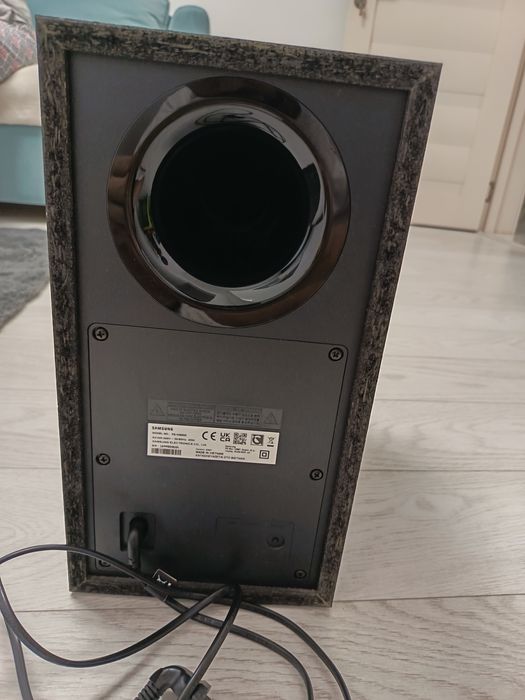 Vand soundbar SAMSUNG model HW-B 5500