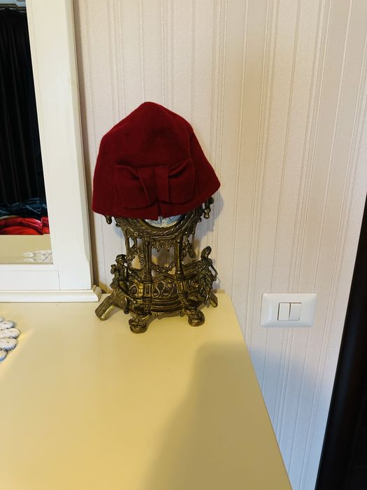 Palarie / caciula , eleganta cu fundita , din lana virgina , noua