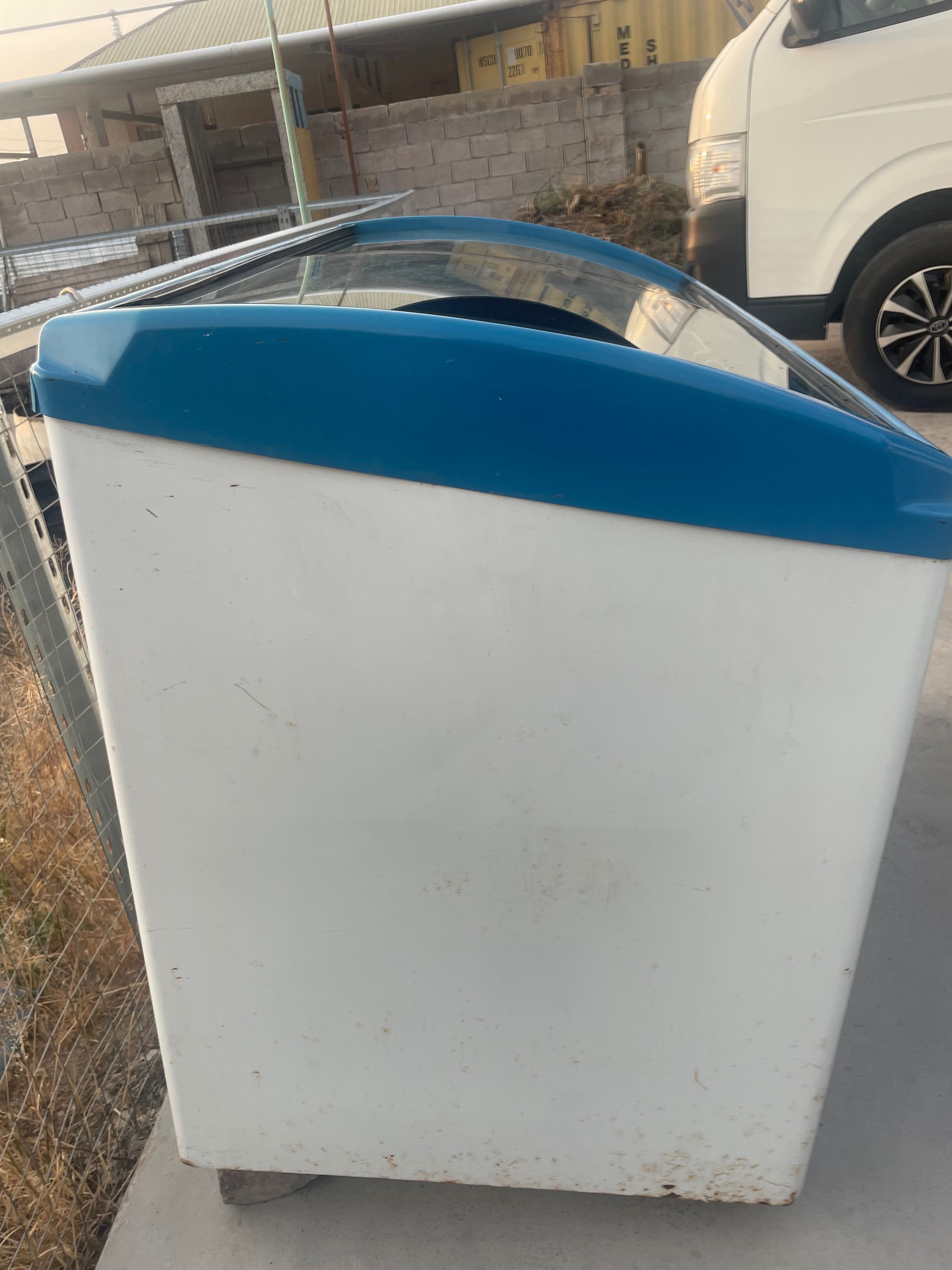Продам морозильную камеру