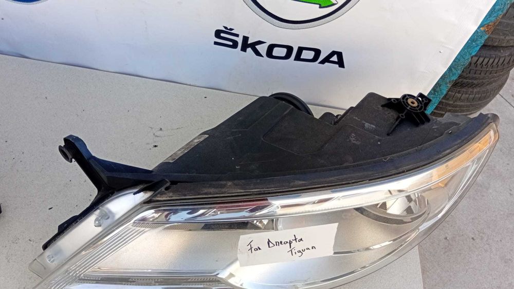 Set faruri 5N1941031AB / 5N1941032AB VW Tiguan I (5N)