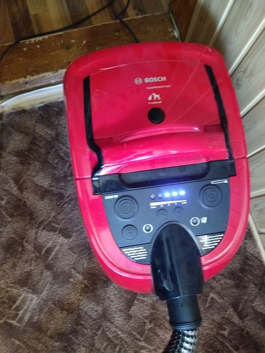 Aspirator Bosh cu spalare