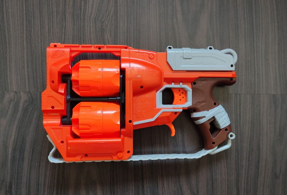 Продам Nerf Zombie Strike