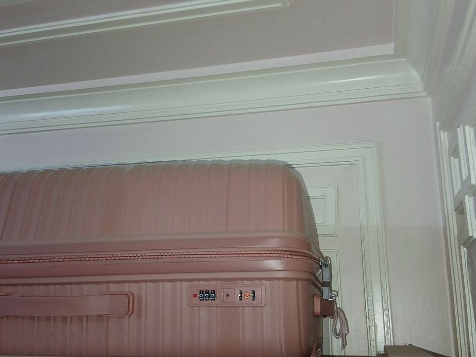 Чемоданы 2 штук.