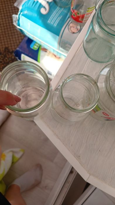 Продам стеклянные банки 1л, 2л, 3л разные