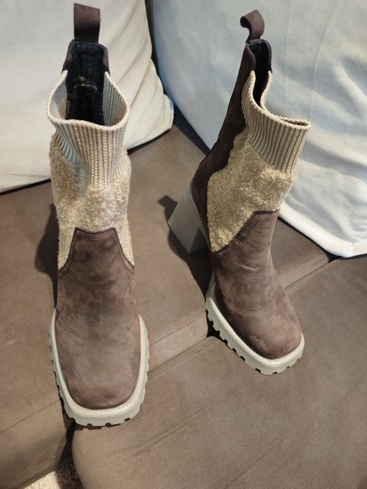 Боти 40 номер прекрасни и модерни,но за съжаление вече високи за мен
