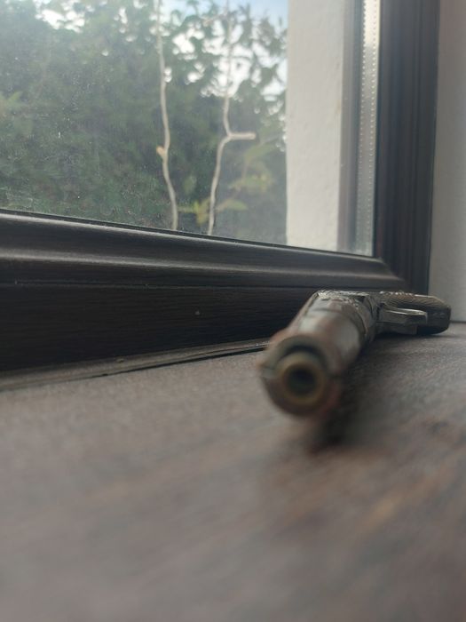 Bricheta în forma de pistol nu mai merge tragicul