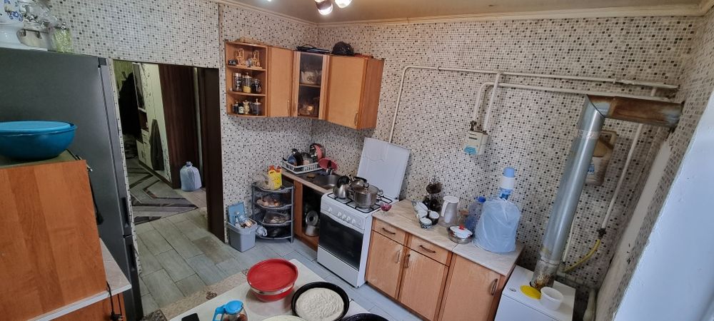 Продам кухонную гарнитуру и уголок