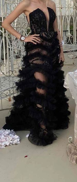 Официална черна рокля с бежова подплата