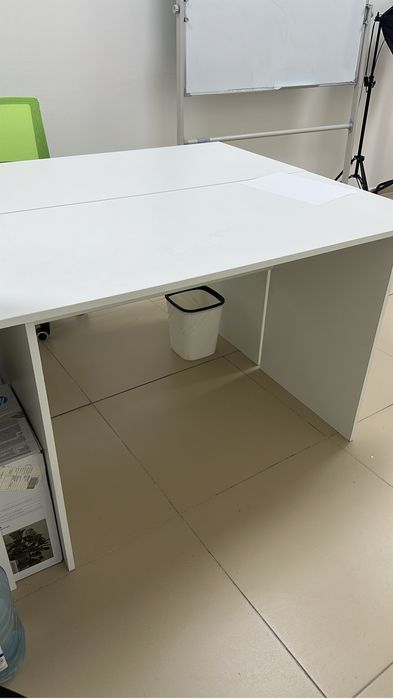 Продаю столов стульев и доску, шкафа, вешелку