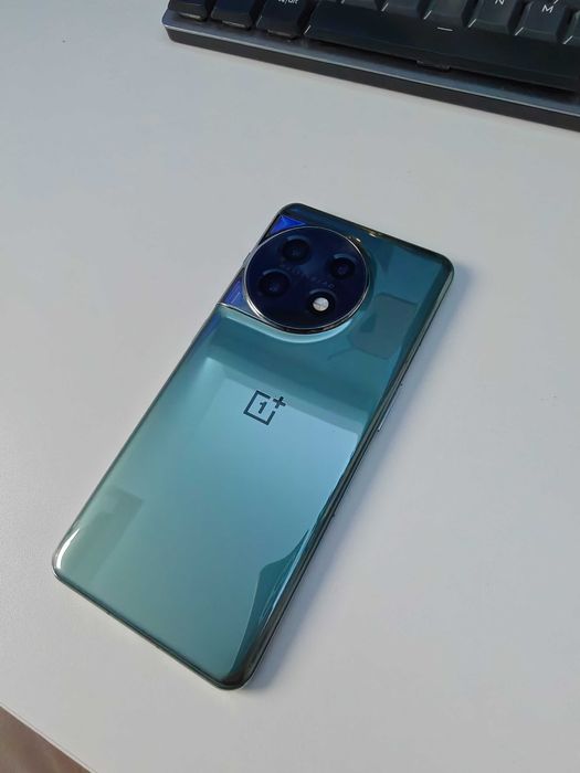 OnePlus 11, 16gb + 256gb, спукан екран