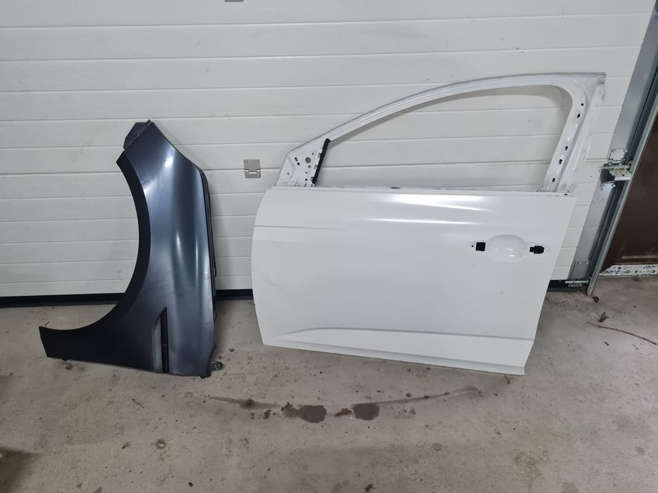 Ușa stângă fata Megan 4