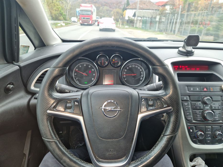 Vand Opel Astra J 1,6 Benzina+ GPL