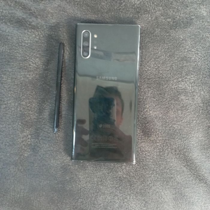 Samsung  note  plus sotiladi