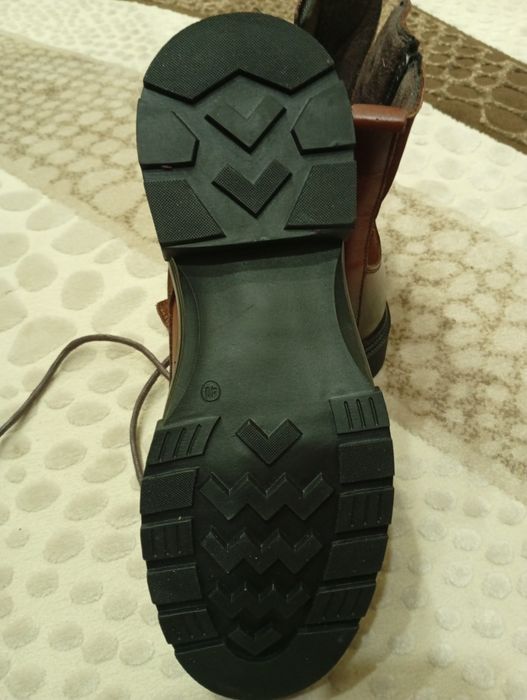 Продам мужские кожаные ботинки.