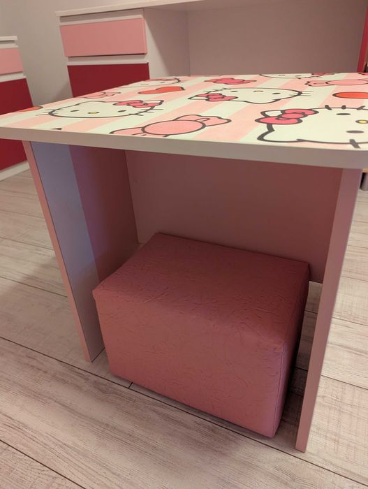 Дървена детска маса Хелоу Кити