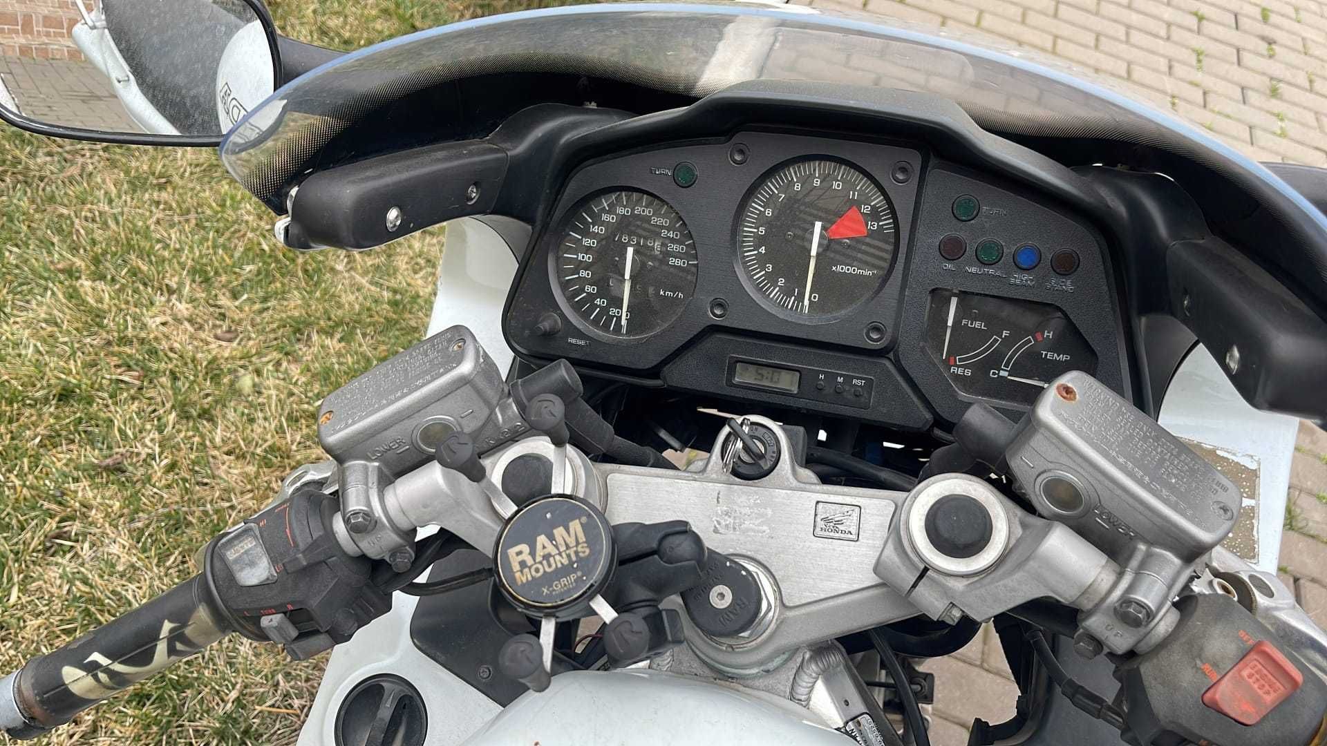 Motocicleta Honda VFR 750