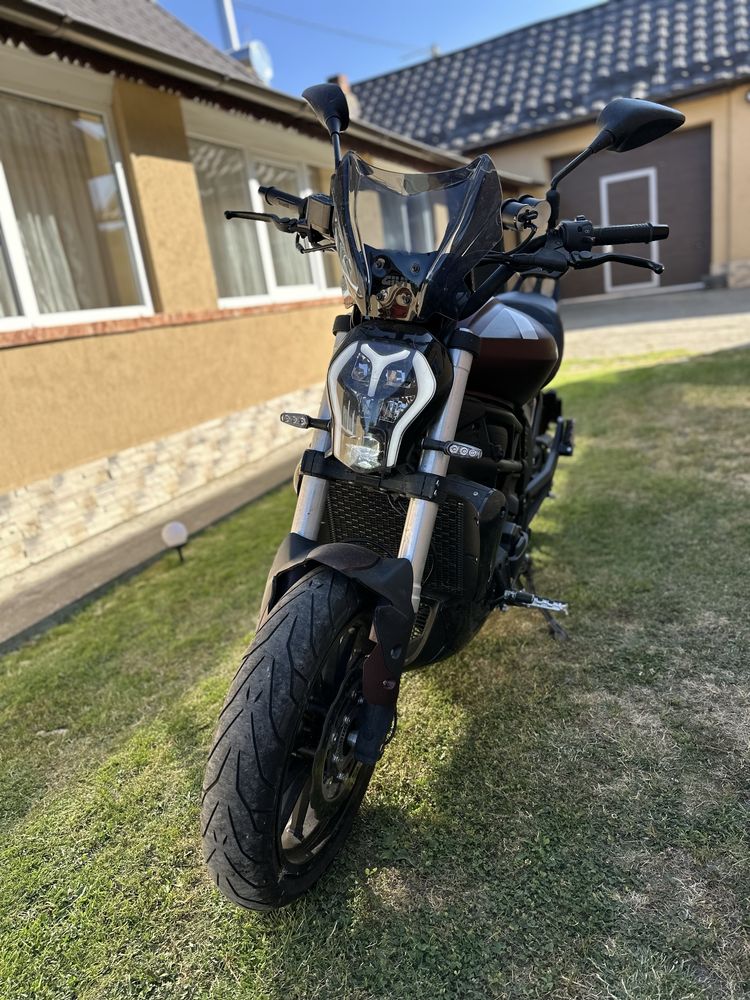 Motocicleta Benelli 502C Cruiser 2022