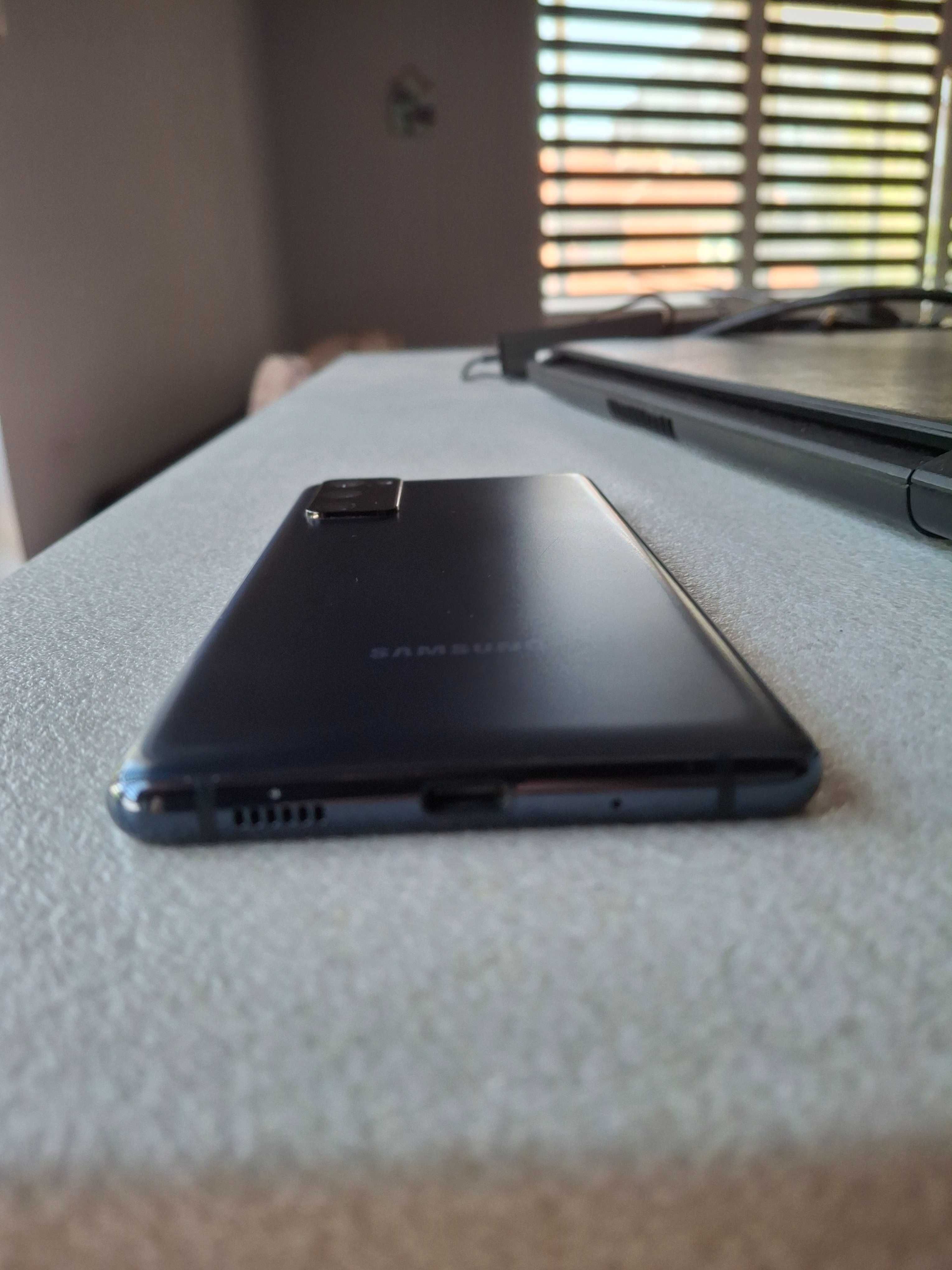 Samsung S20 FE 5G ,неразличим от нов.
