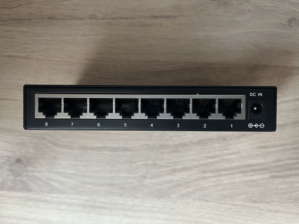 Network switch 8-port Gigabit / гигабит 8-портов суич