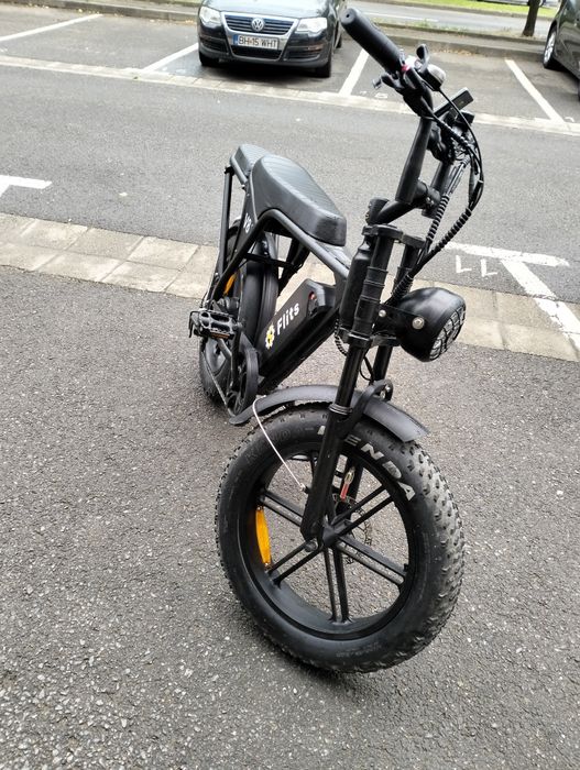 Vând bicicletă electrica v8