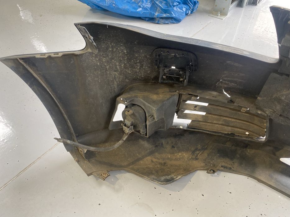 Bară față Audi A4 B8 model cu spălătoare far , originală , cu defect