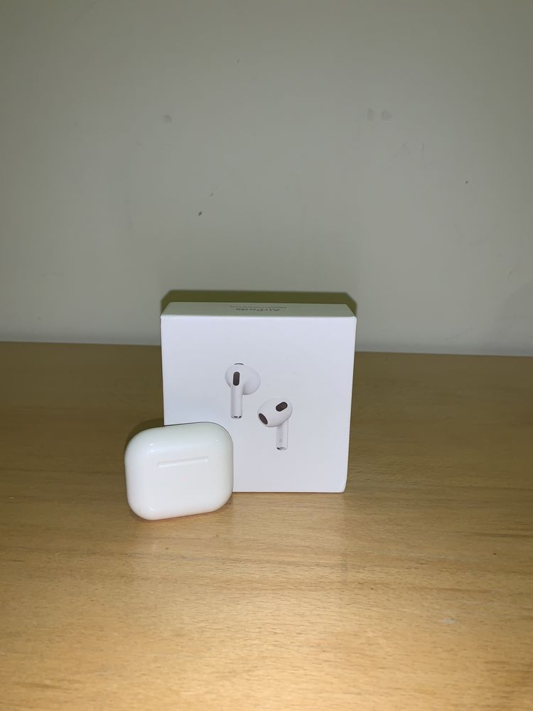 Vand AirPods  (3rd generation)