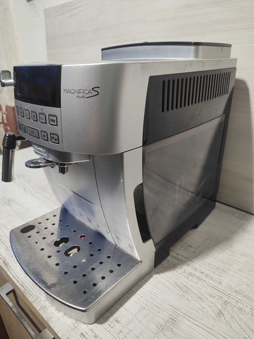 Кафеавтомат - робот Delonghi MAGNIFICA S plus