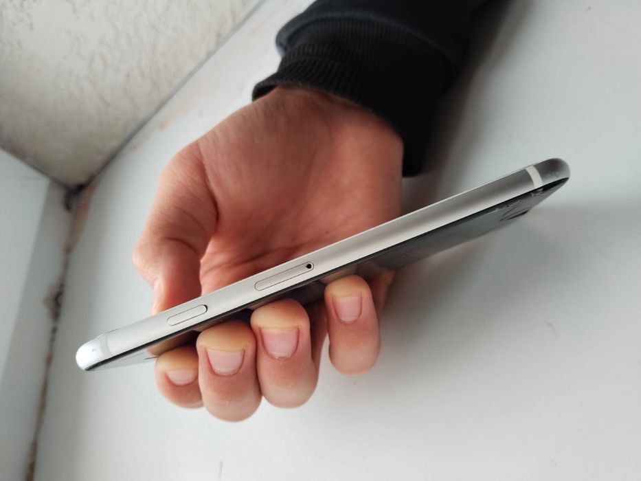 Iphone SE 2 поколения цена 40к торг возможен