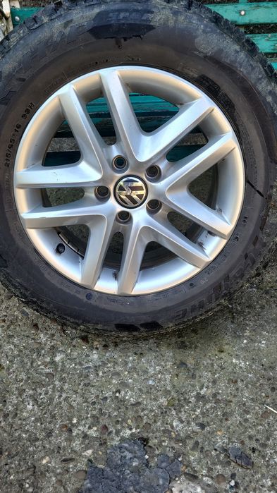 Vând 4 jenți de Wolswagen Tiguan cu cauciucuri,în stare foarte bună