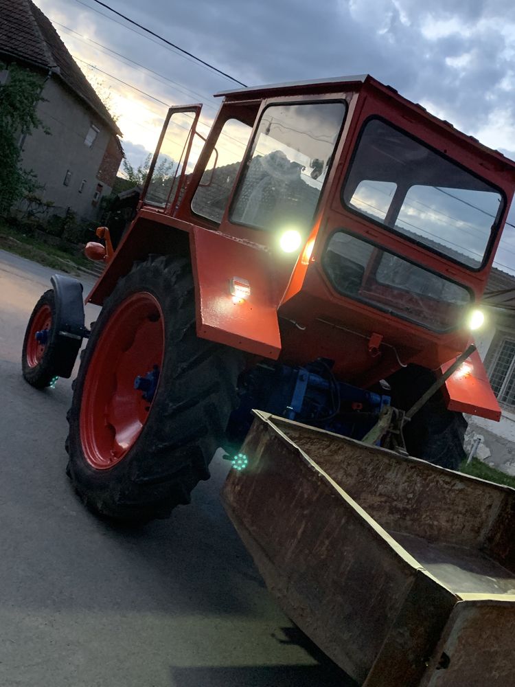 Tractor Universal 650 (UTB)