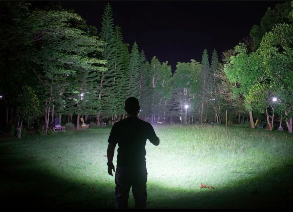 Мощный фонарь прожектор