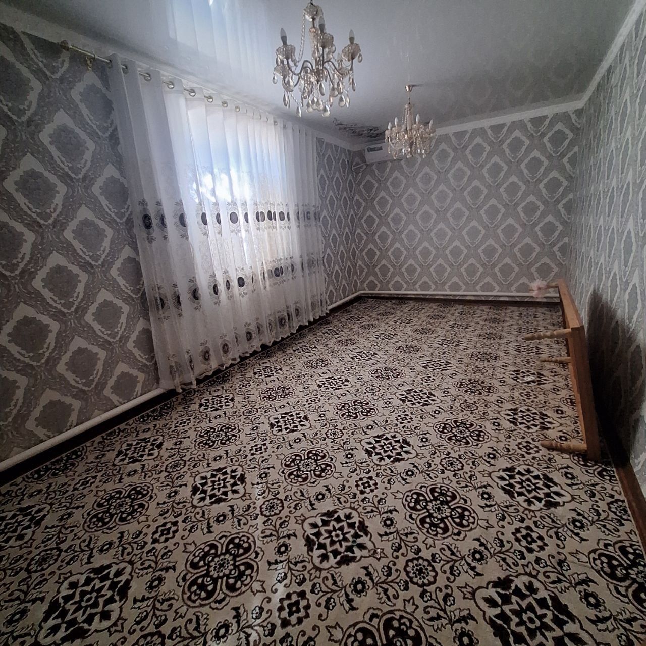 Uy satiladi derlik 80% zatlati qaladi baxasi kelisimli