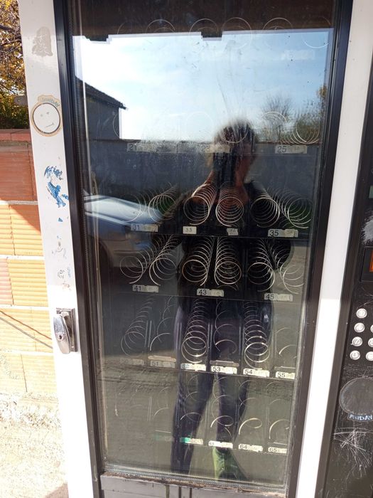 Вендинг машина за пакетирани стоки и напитки