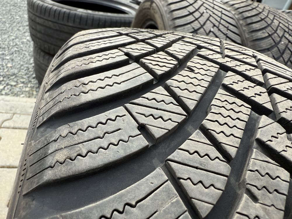 4бр. Зимни Гуми 205/55R/16 -HANKOOK- DOT:1922- 6,5мм.+6.2мм.