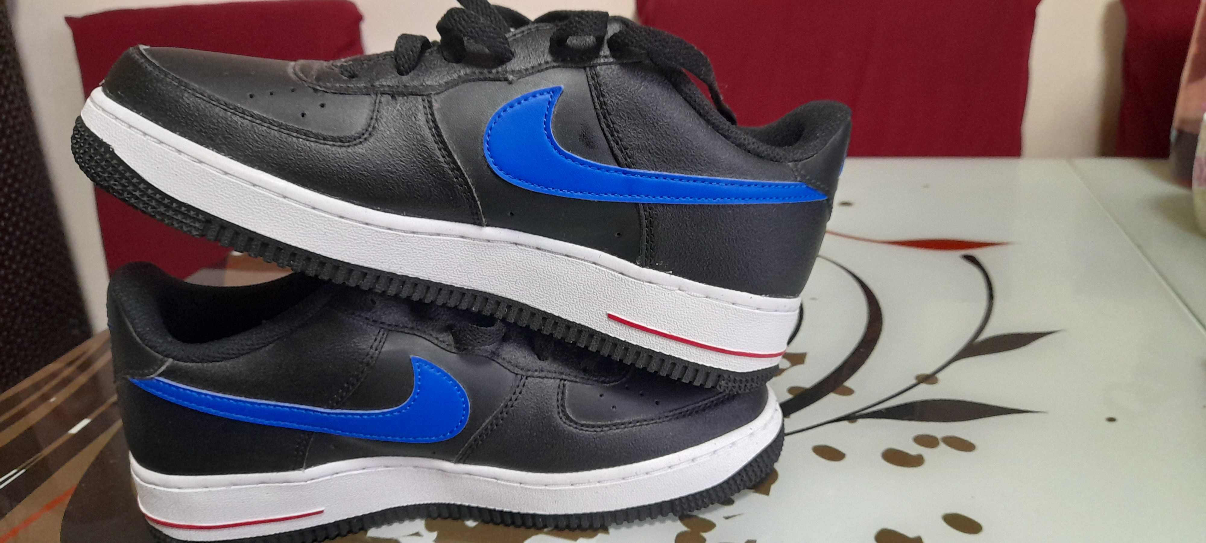 Vand adidasi Nike Air Force NN