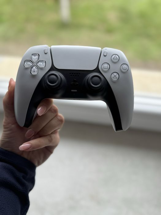 Vand controller ps5 originala, foarte putin folosita