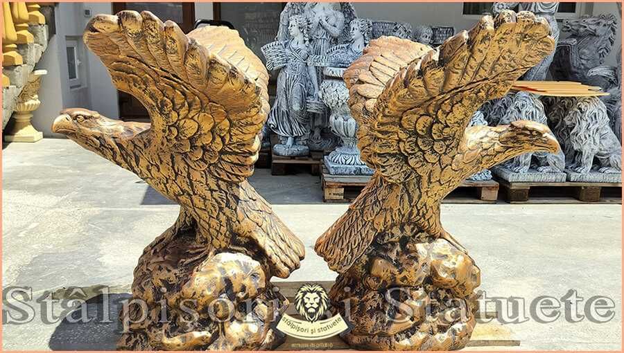 Set două statuete vulturi pe stâncă, model S35.