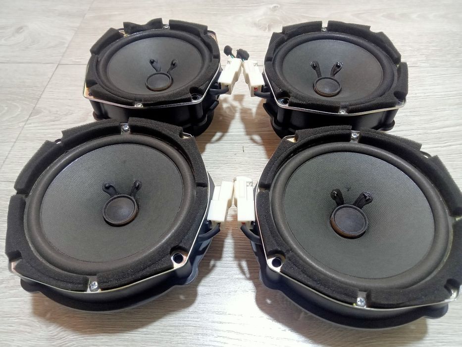 Продам комплект штатные калонки от Джентры в идеальном состоянии.