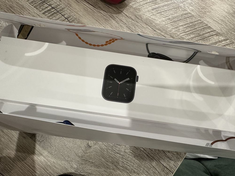 Apple Watch 6 (44 мм)