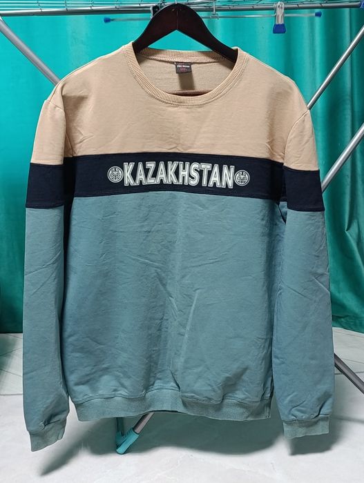 Кофта с надписью Казахстан 48-50 размер